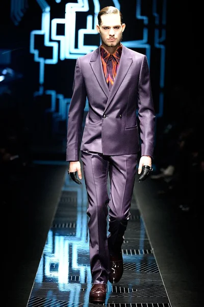 Look 32